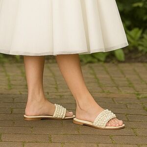 Steve Madden Beaded Sandals Women’s Size 7M Faux Pearl Vegan Bridal Flats NWOB